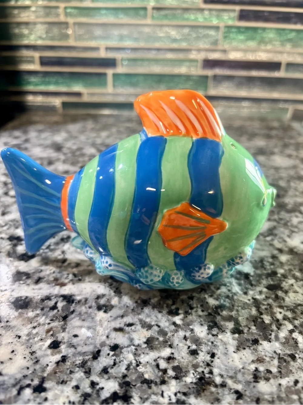 Vintage hand painted ceramic tropical fish salt & pepper shaker set